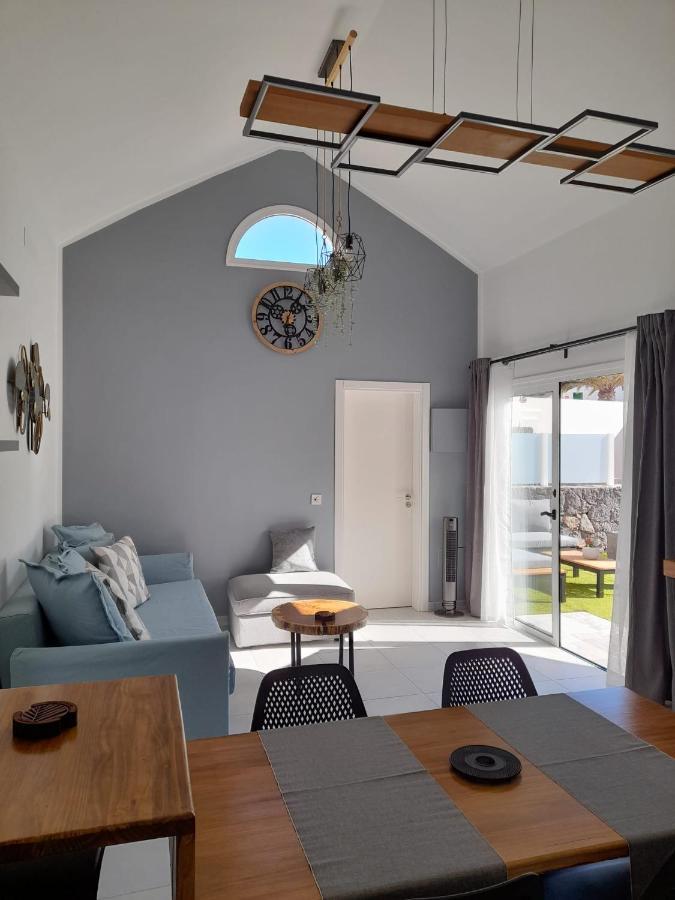 Bungalow La Palmera - 2 Bedroom - Playa Roca Residence Sea Front Access - Pool View - Free Ac - Wifi Costa Teguise Extérieur photo