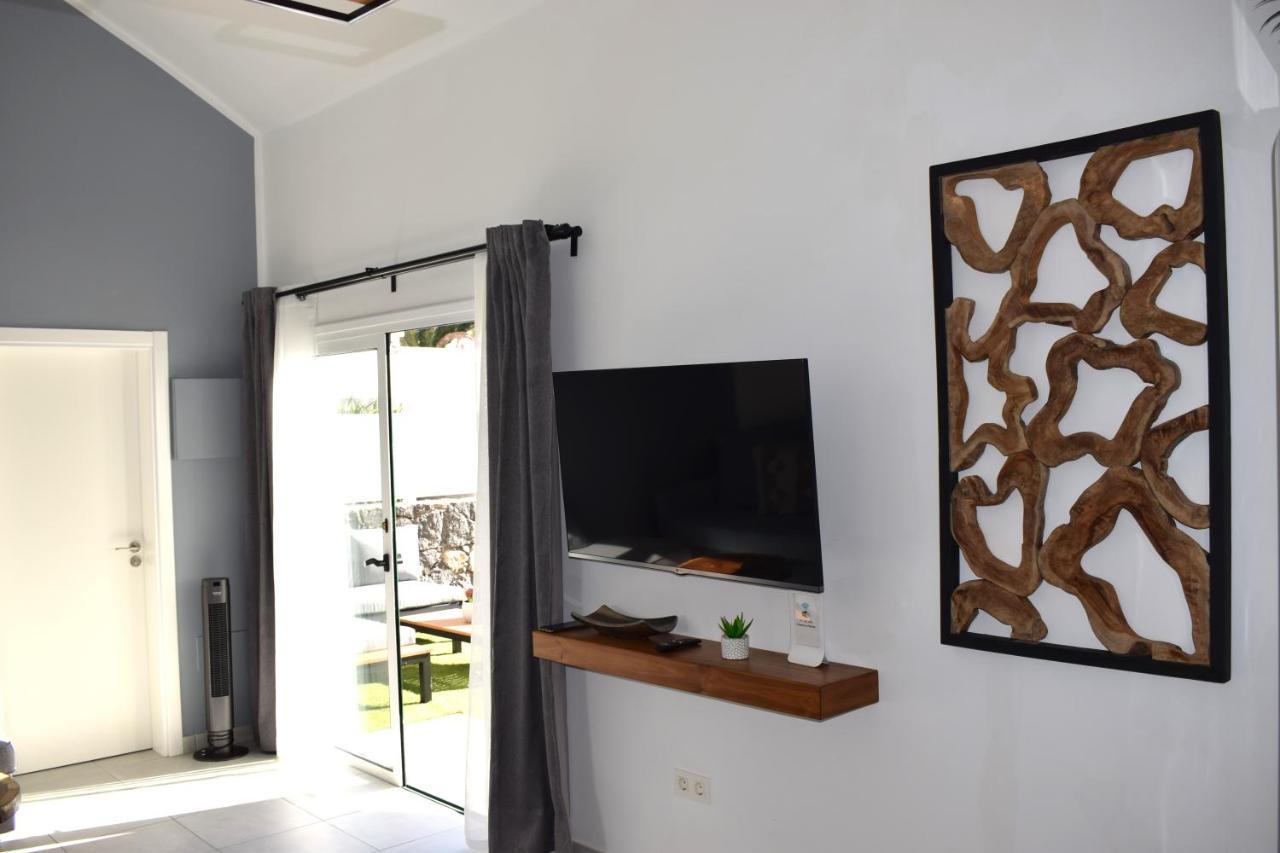 Bungalow La Palmera - 2 Bedroom - Playa Roca Residence Sea Front Access - Pool View - Free Ac - Wifi Costa Teguise Extérieur photo