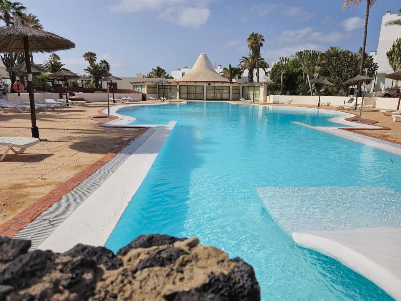 Bungalow La Palmera - 2 Bedroom - Playa Roca Residence Sea Front Access - Pool View - Free Ac - Wifi Costa Teguise Extérieur photo