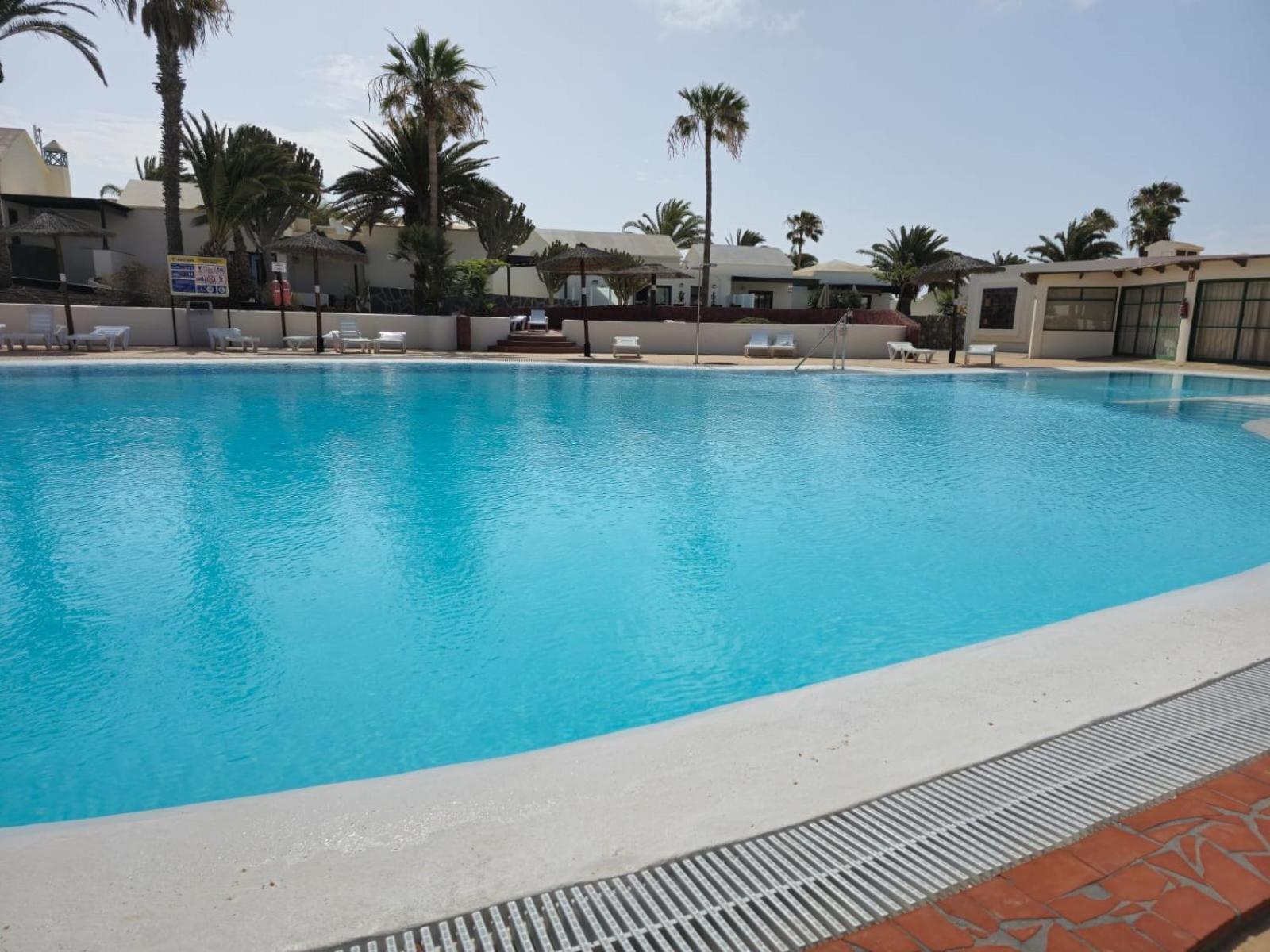 Bungalow La Palmera - 2 Bedroom - Playa Roca Residence Sea Front Access - Pool View - Free Ac - Wifi Costa Teguise Extérieur photo